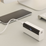 Tamaño 8 x 4 x 2,5 cm. Capacidad 5000 mAh